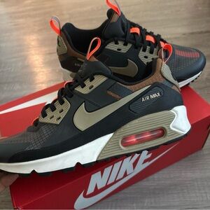 Nike Air Max Men's Black and Brown Sneakers